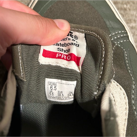 vans lace-up green sneakers - Picture 4 of 4